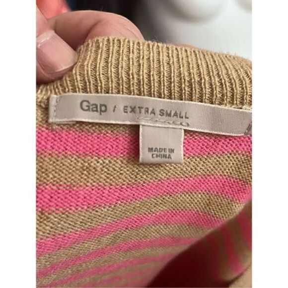 Gap Lightweight Pink and Tan Scoop Neck Crewneck Sweater. Size XS and fits small - Picture 2 of 5